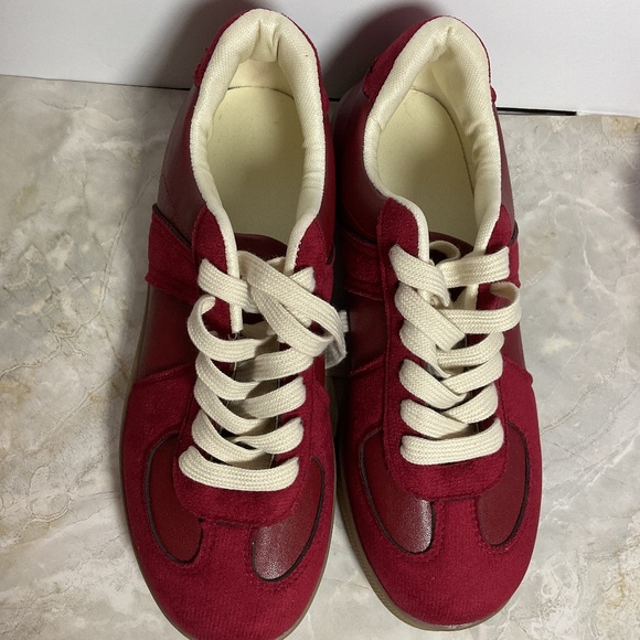 Shoes - Picture 1 of 4